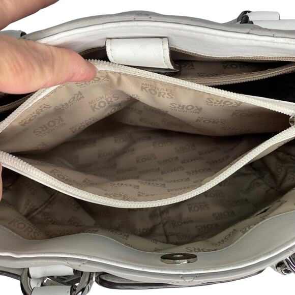 Michael Kors Hamilton Quilted Gray and White Hand Shoulder Bag - Picture 8 of 16